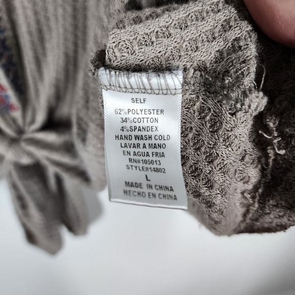 ANDREE BY UNIT EMBROIDERED WAFFLE KNIT BOHO TIE FRONT BLOUSE - Picture 9 of 9